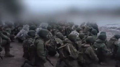 Group of Russian Soldiers Pray Before Moving Forward to Carry Out a Combat Mission - Watch