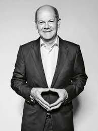 Olaf Scholz with rhombus hand gesture