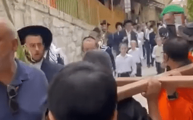 Jews Spitting On Christians At Lion Gate In Israel - Watch