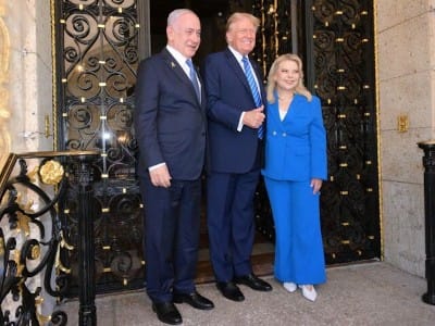 Netanyahu Meets Trump, Presents Him with Photo of Child Hostage