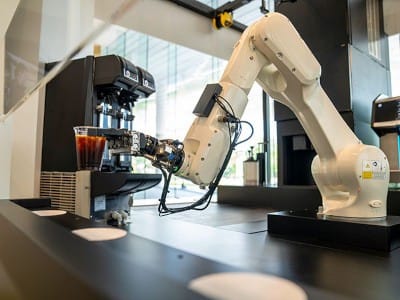 VIDEO – 'Robot Takeover': World’s First Completely AI-Powered Eatery Opens in California