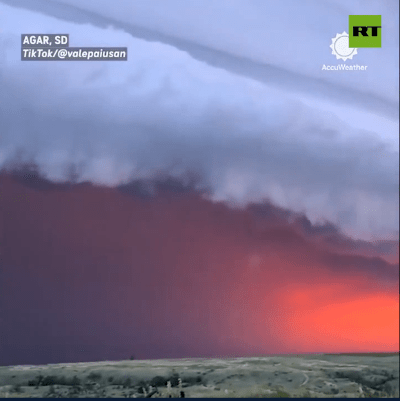 Terrifyingly beautiful supercell thunderstorm raged over South Dakota - July 13th - Watch